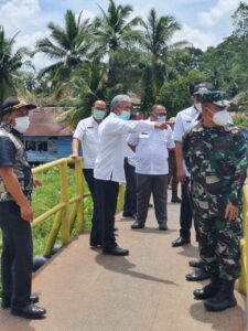 Jembatan Serigeni Putus Akibat Enceng Gondok, Bupati OKI Iskandar Minta Dinas PUPR Segera Perbaiki 