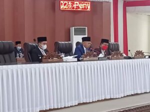 Wakil Ketua DPRD Ahmad Syafe’i.S.Sos.,M.Si Pimpin Paripurna Penyampaian Nota Penjelasan Bupati atas Raperda tentang RPJMD Tahun 2021 – 2026 dilanjutkan Pembentukkan Pansus DPRD