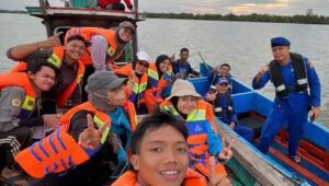 Polairud Polda Sumsel Bantu Mahasiswa Unsri Lestarikan Konservasi Sumber Daya Laut di Sungsang