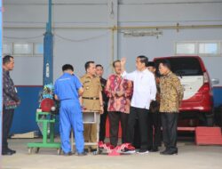 Presiden RI Jokowi Bersama Pj Gubernur Sumsel Agus Fatoni Tinjau SMK Negeri 2 Palembang